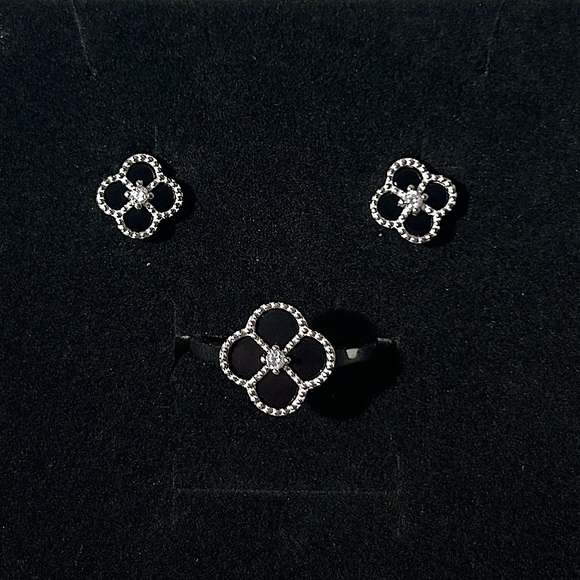 S925 Sterling Silver Clover Earrings Ring or Set Black and Silver Mothers Day - Picture 1 of 3